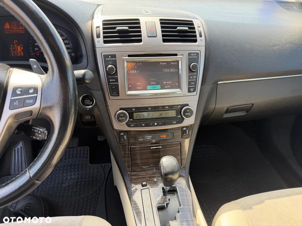 Toyota Avensis 1.8 Sol NAVI MS - 18