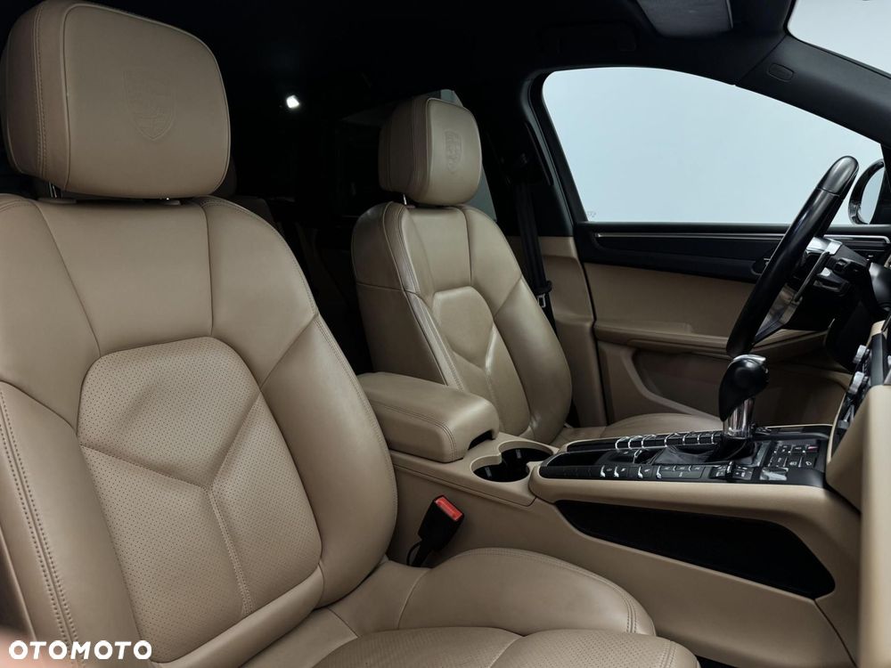 Porsche Macan Standard - 25