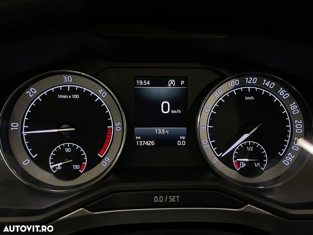 Skoda Superb 2.0 TDI DSG Ambition - 27