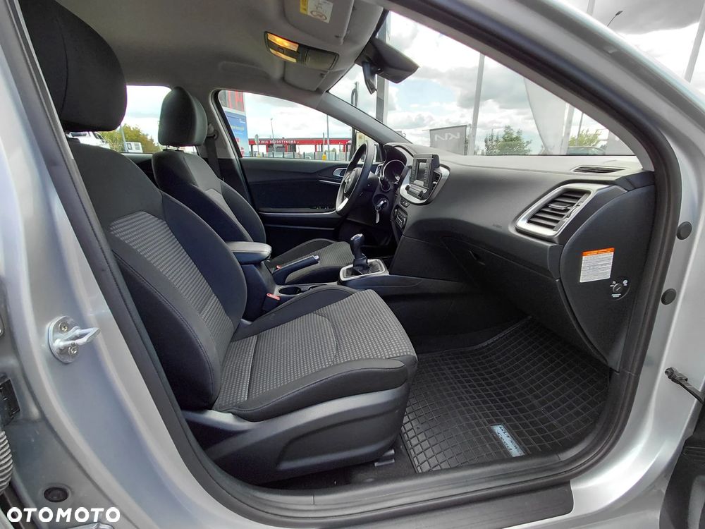 Kia Ceed 1.6 CRDi mHEV S - 23