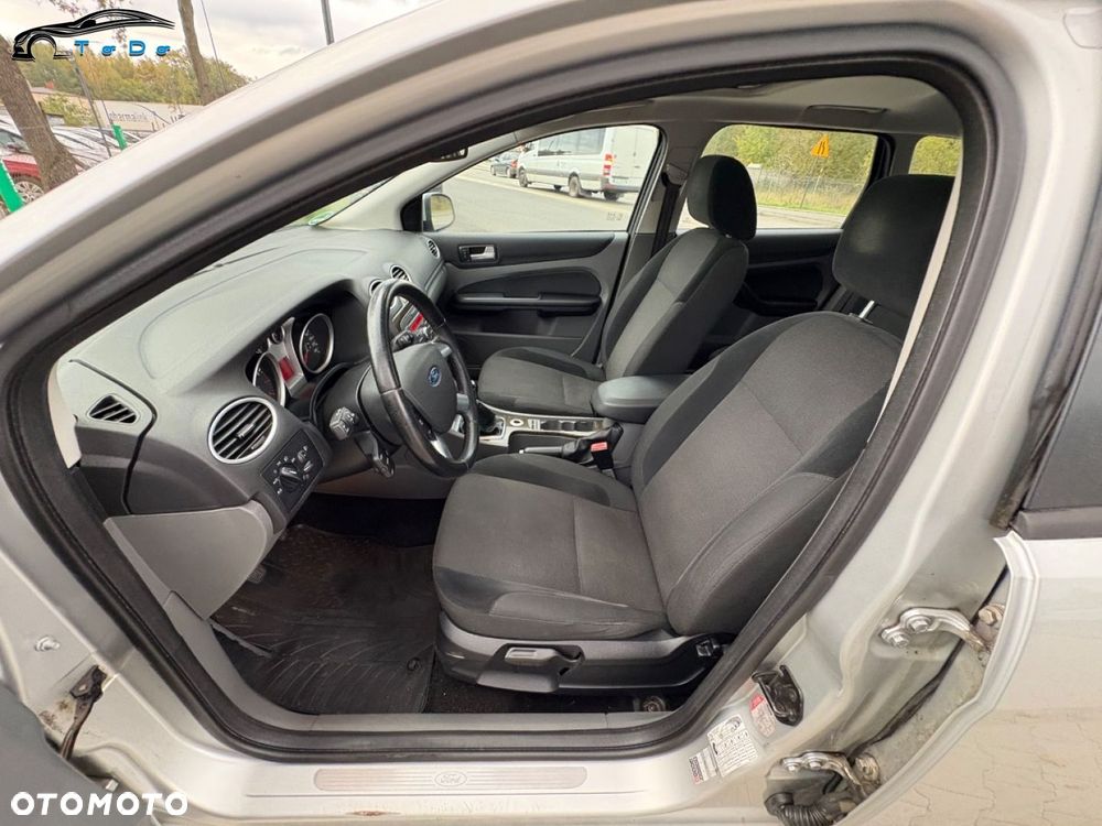 Ford Focus 1.8 FF Ghia - 17