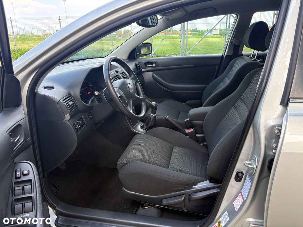 Toyota Avensis 1.8 VVT-i Edition - 22