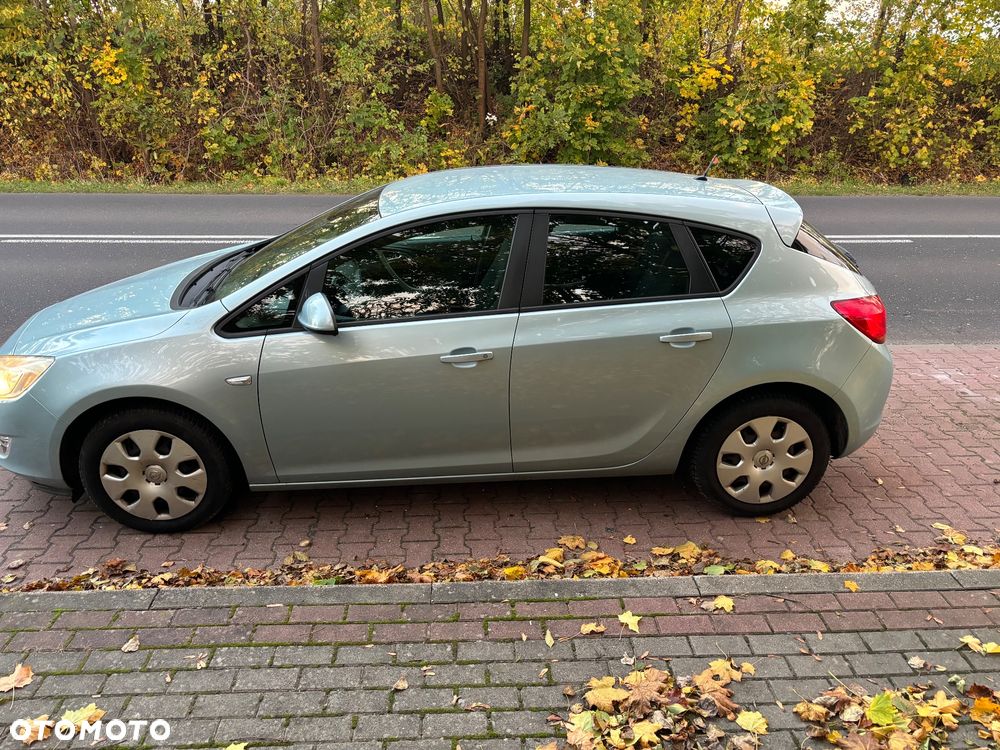 Opel Astra 1.6 Design Edition - 11