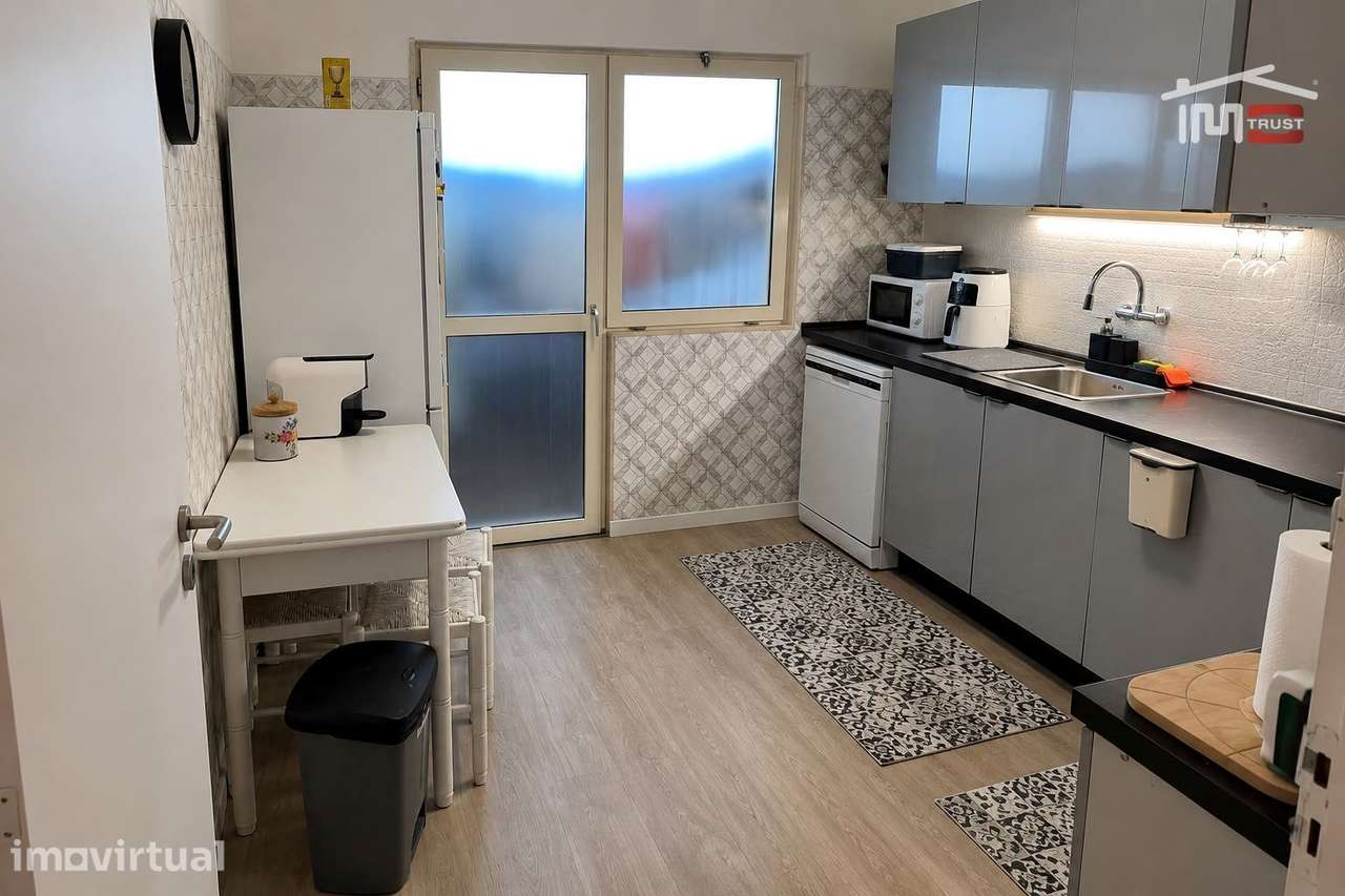 Excelente Apartamento T3+1 Remodelado, Elevador, Varanda - Santo An... - Grande imagem: 3/23