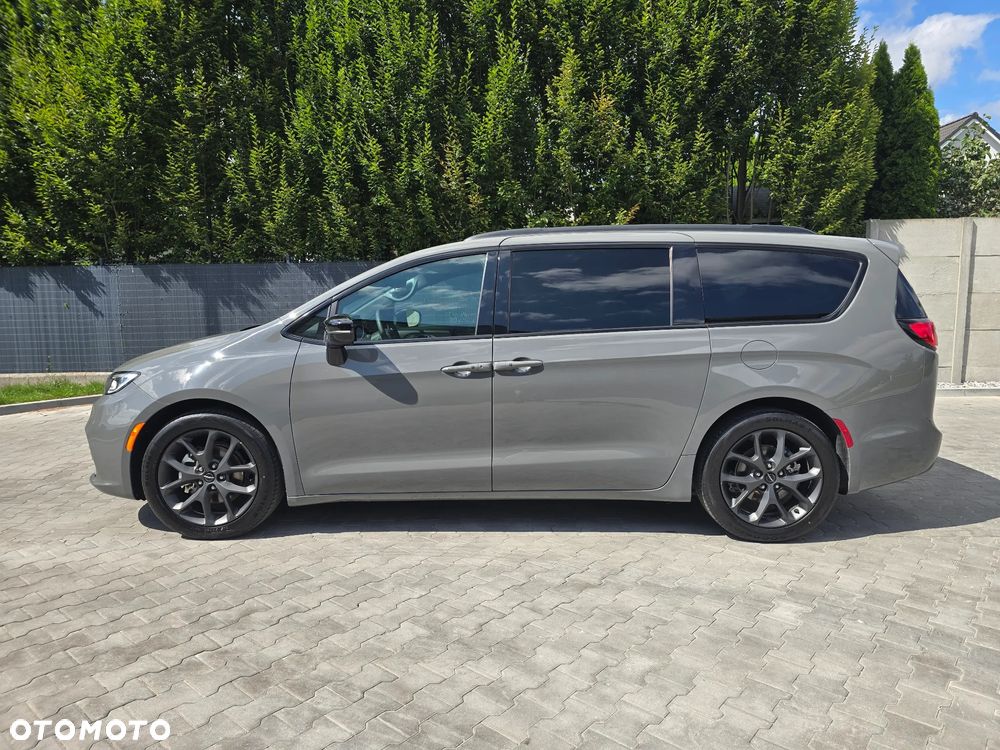 Chrysler Pacifica - 13