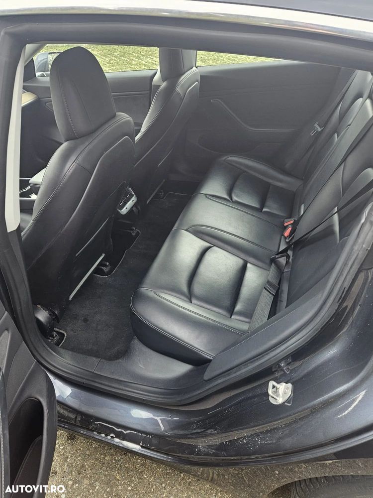 Tesla Model 3 - 7
