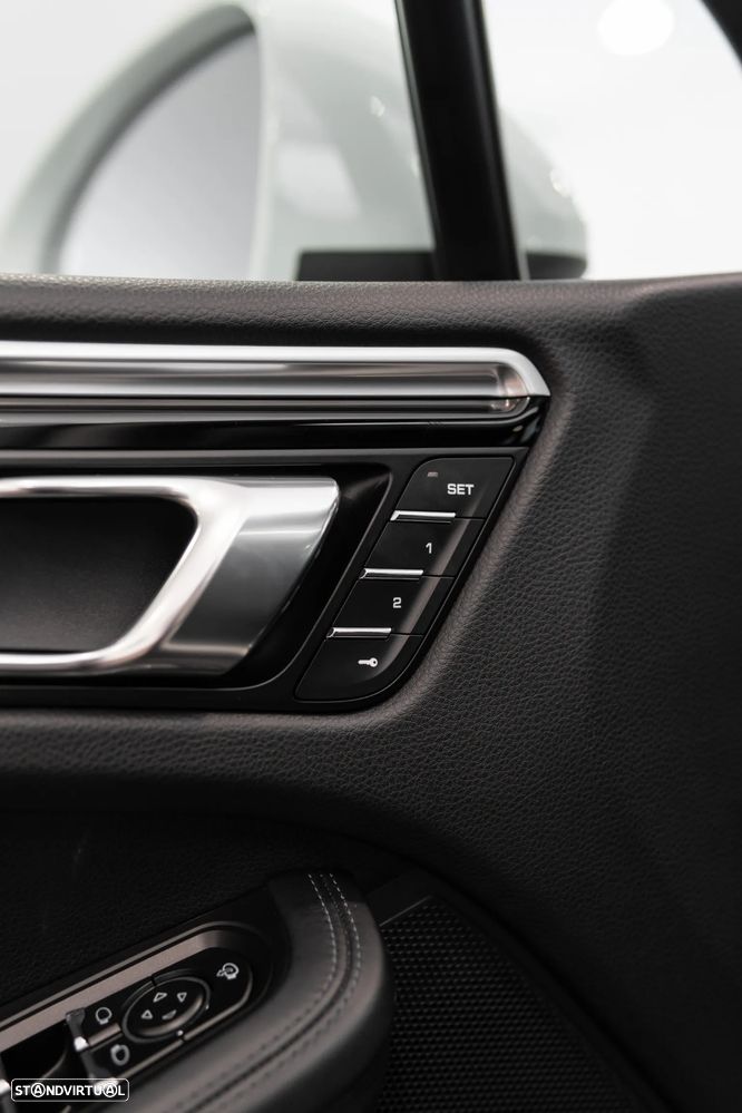 Porsche Macan S - 25