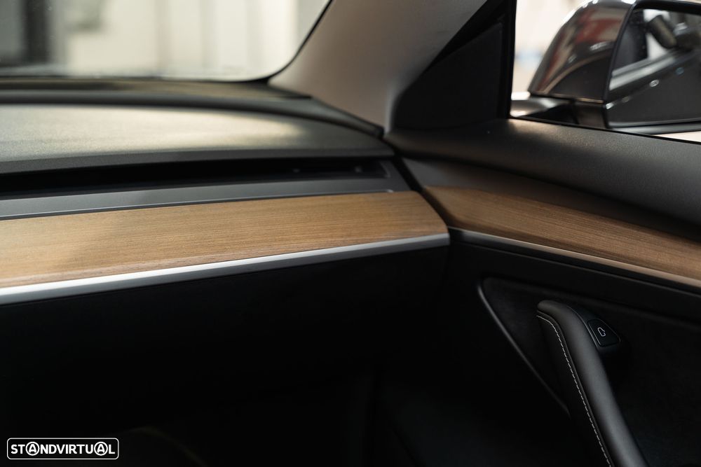 Tesla Model 3 Long Range Tração Traseira - 16