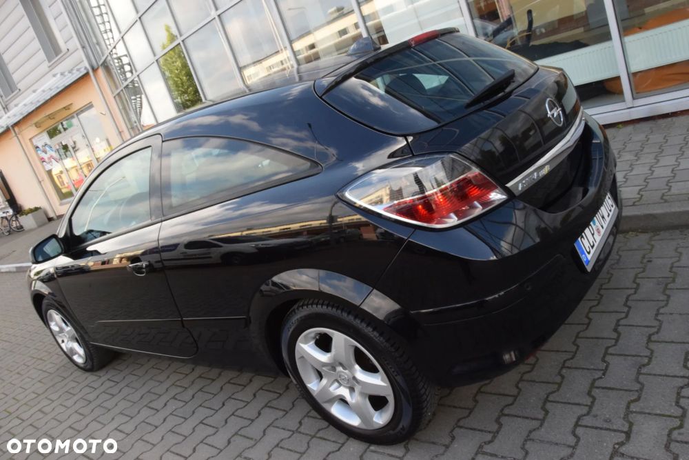 Opel Astra GTC 1.6 Black&White - 35