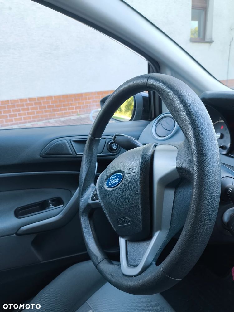 Ford Fiesta 1.4 Trend - 27