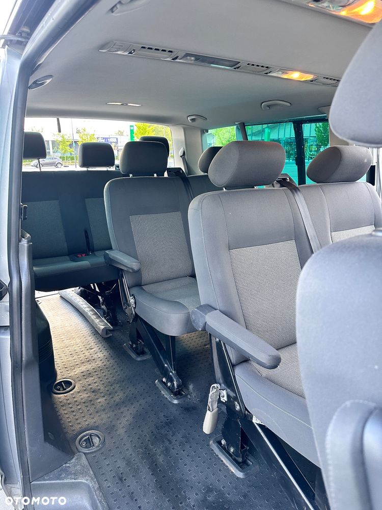 Volkswagen Caravelle - 10