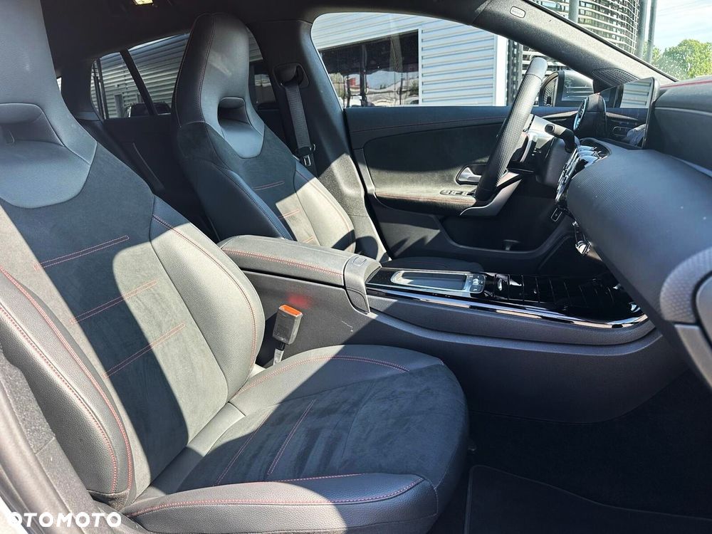 Mercedes-Benz CLA - 11