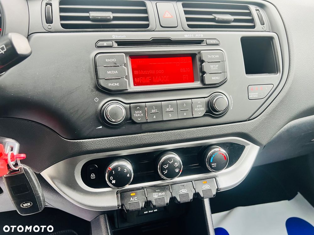Kia Rio - 7