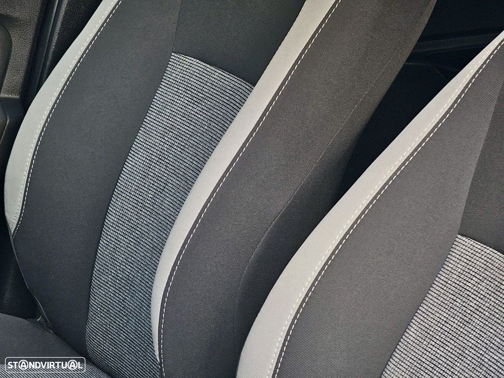 Toyota Yaris 1.5 HSD 20 Anos - 13