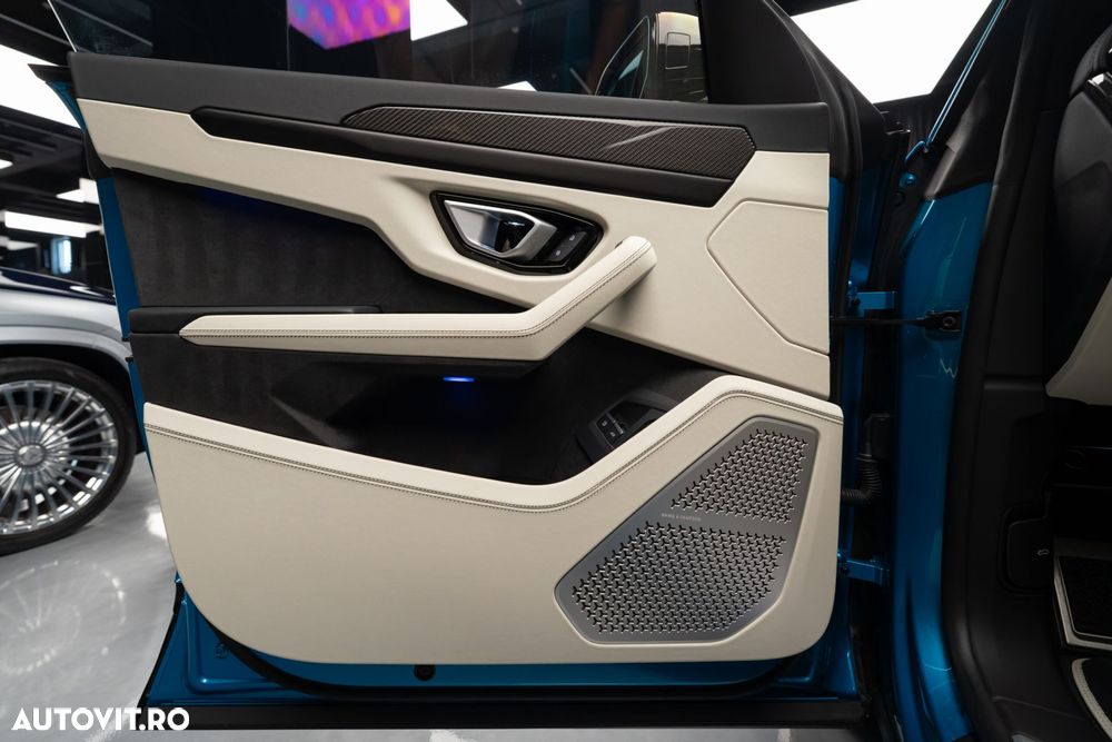 Lamborghini URUS - 12
