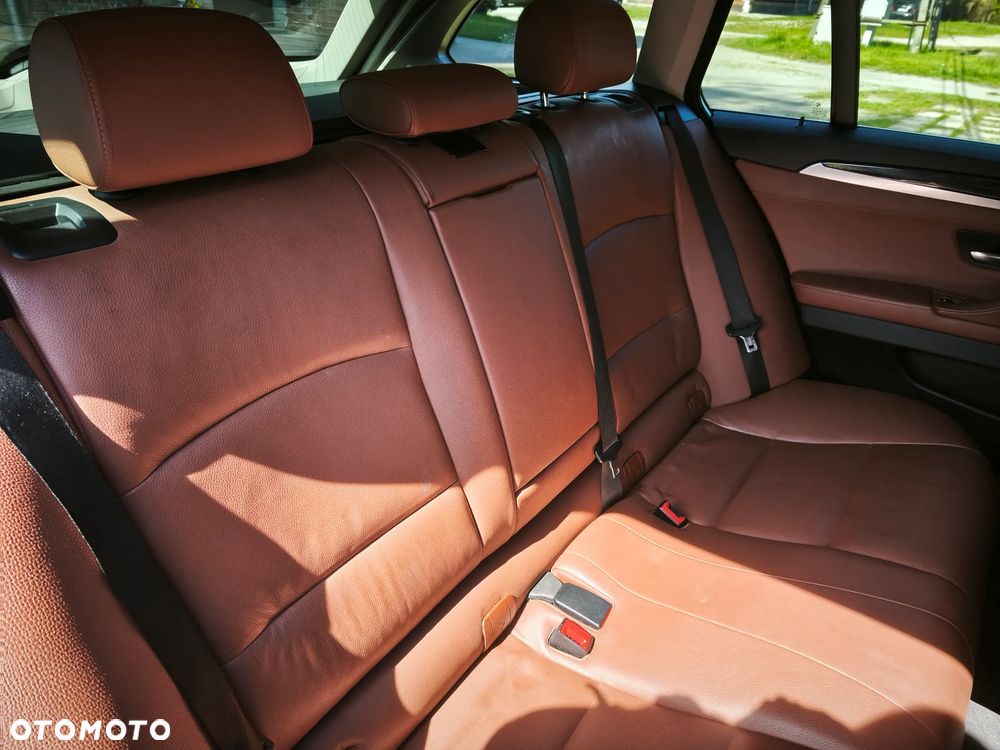 BMW Seria 5 525d Touring - 10