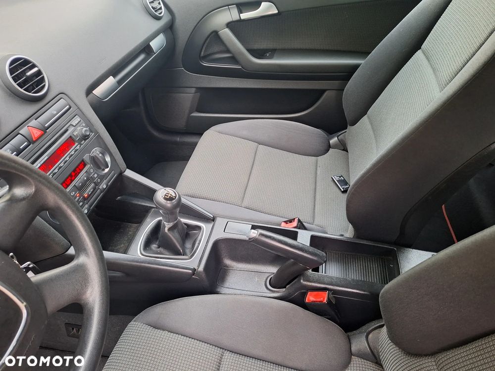Audi A3 3-drzwiowe 1.6 Ambiente - 21