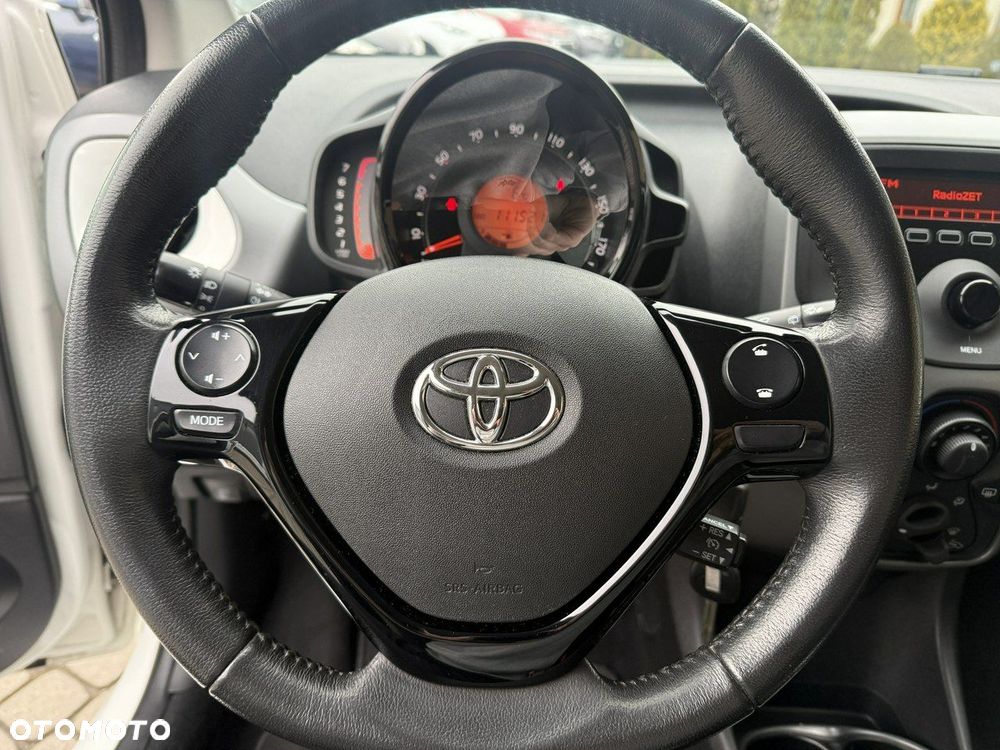 Toyota Aygo x-play - 16