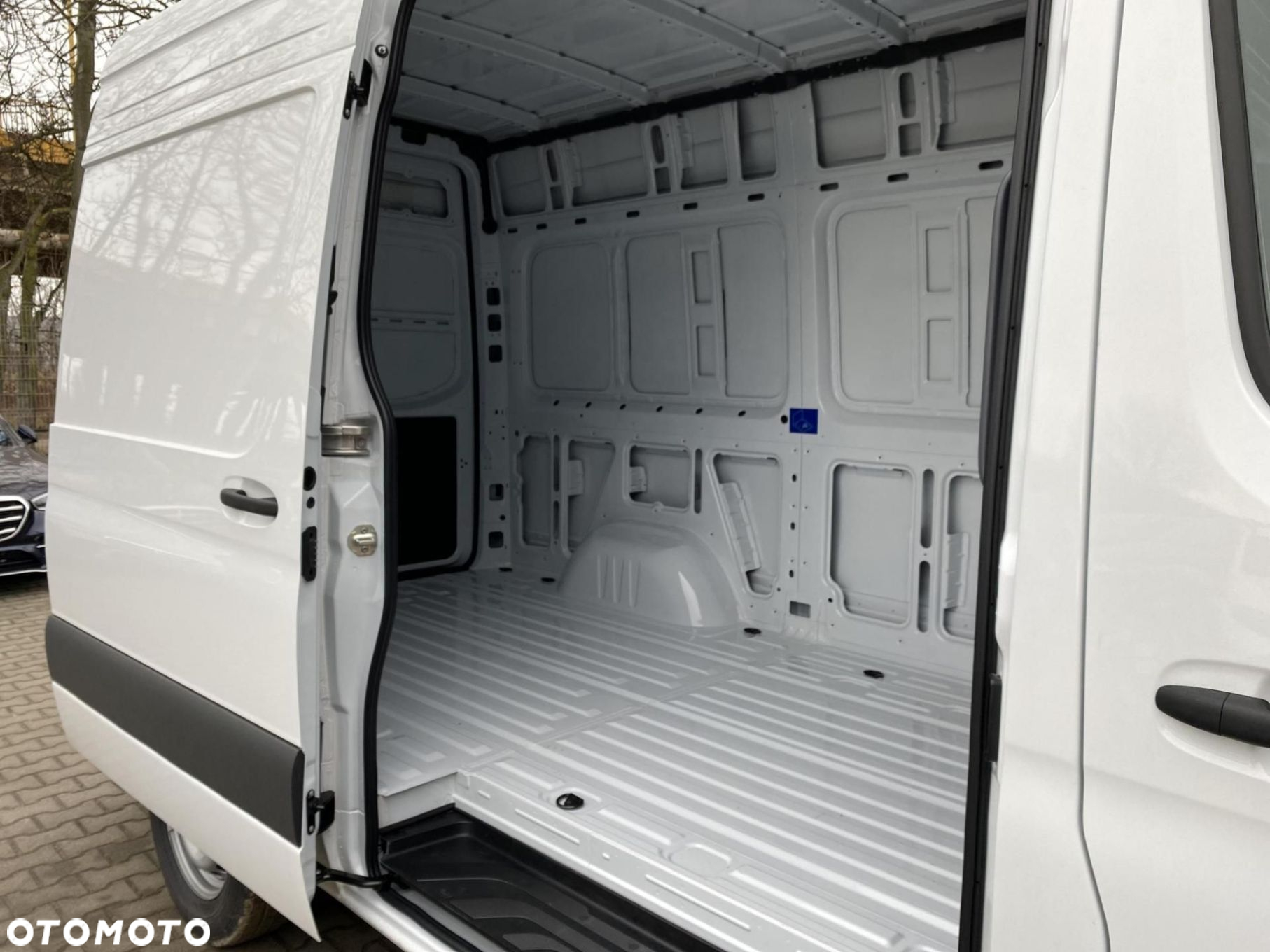 Mercedes-Benz Sprinter - 16