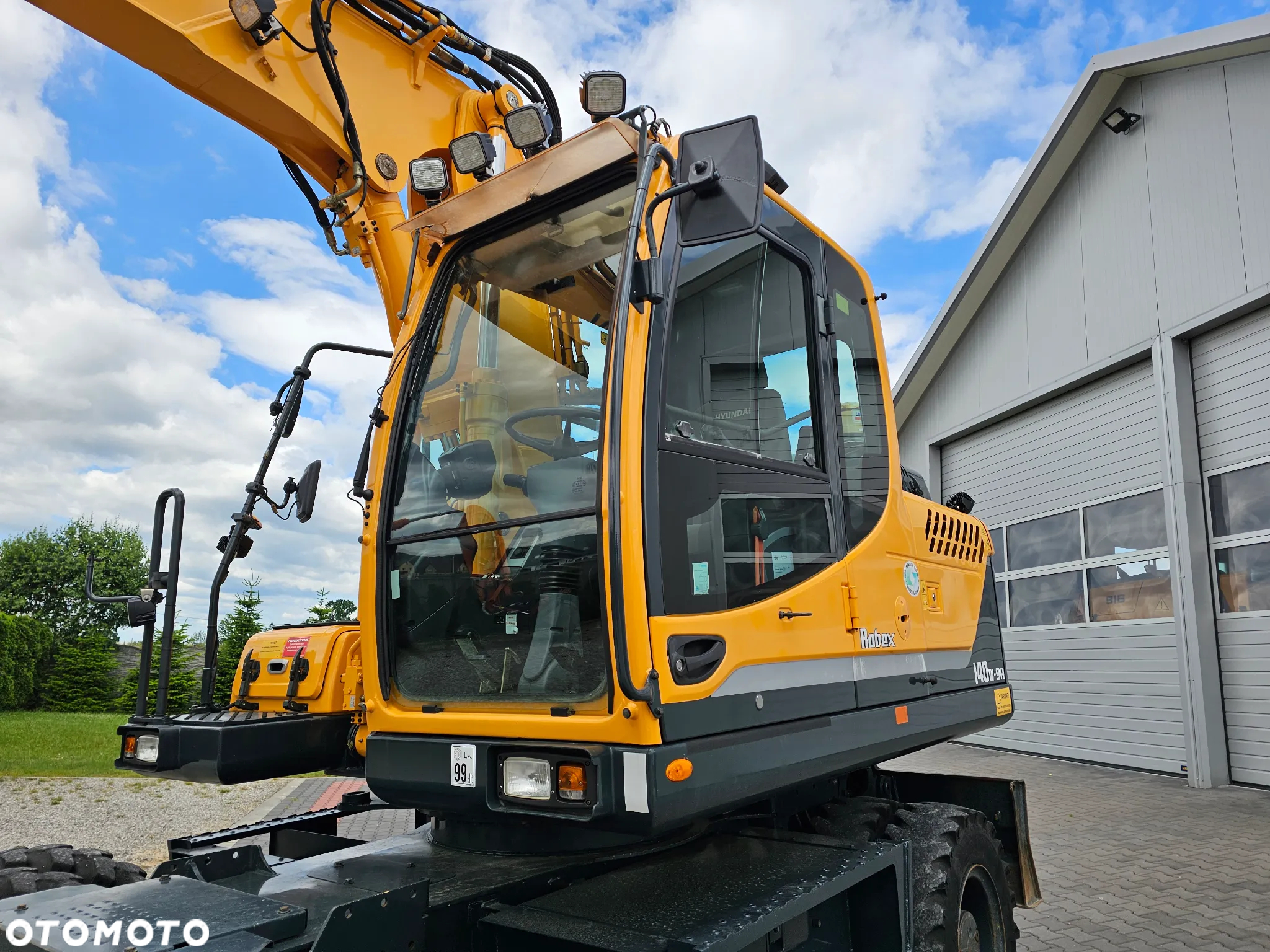 Hyundai 140 W 9 A - 12
