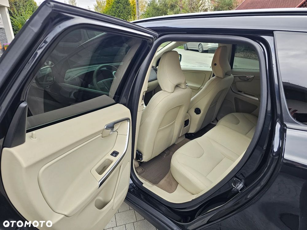 Volvo XC 60 2.4D Momentum - 10