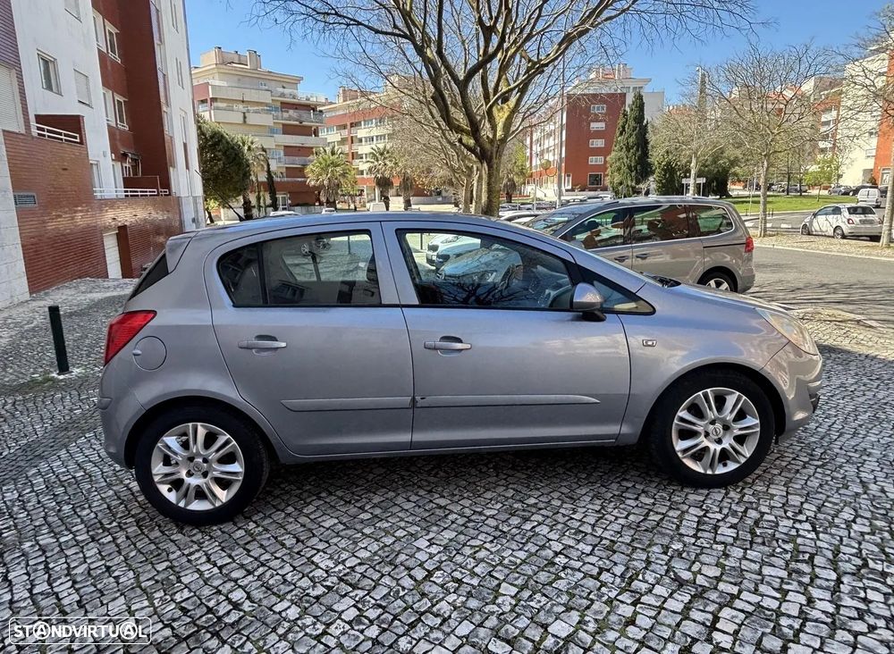 Opel Corsa 1.2 Cosmo - 3