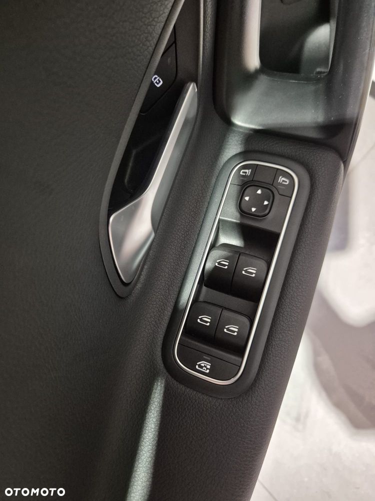 Mercedes-Benz CLA 200 7G-DCT - 22