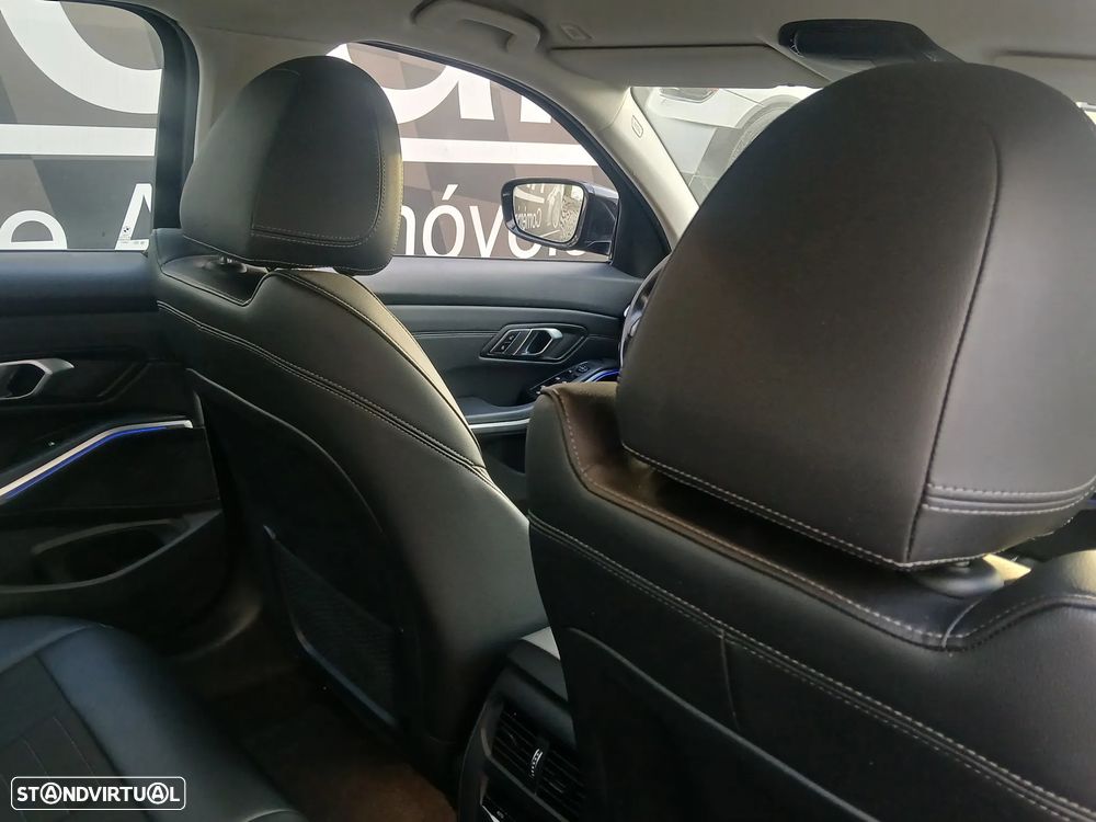 BMW 318 d Line Sport Auto - 35