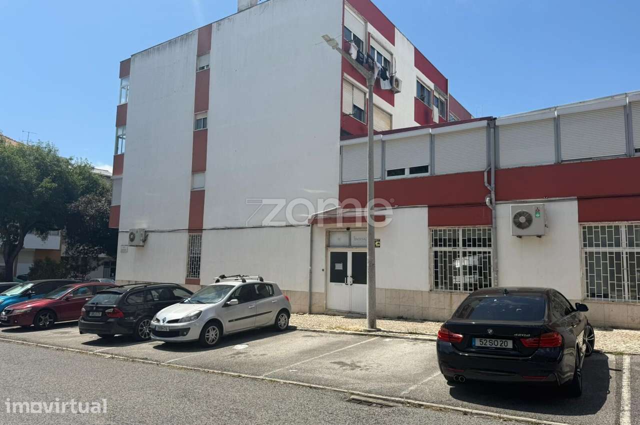 Armazém com 600 m² – 2 Pisos, Escritórios e Excelentes Acessos - Grande imagem: 2/32