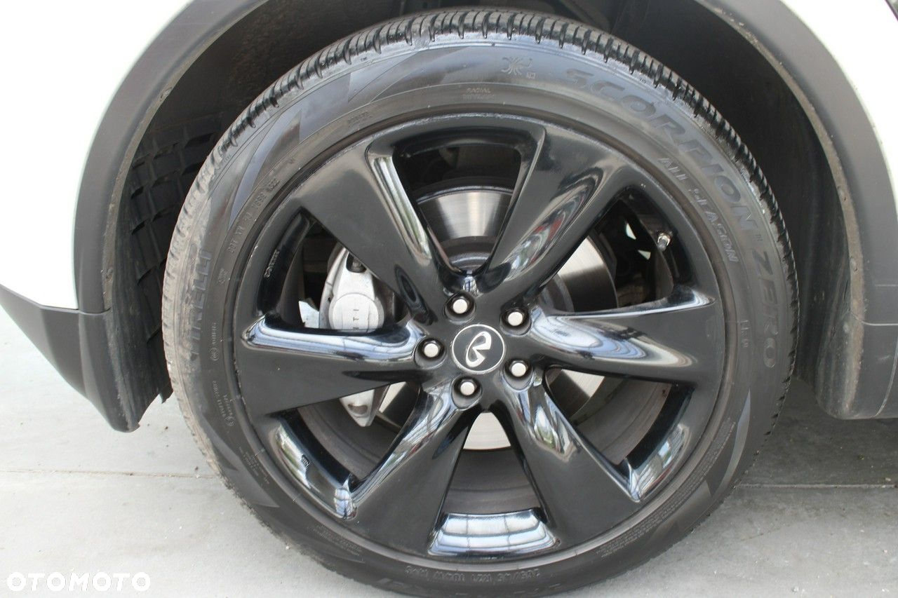 Infiniti QX70 - 32