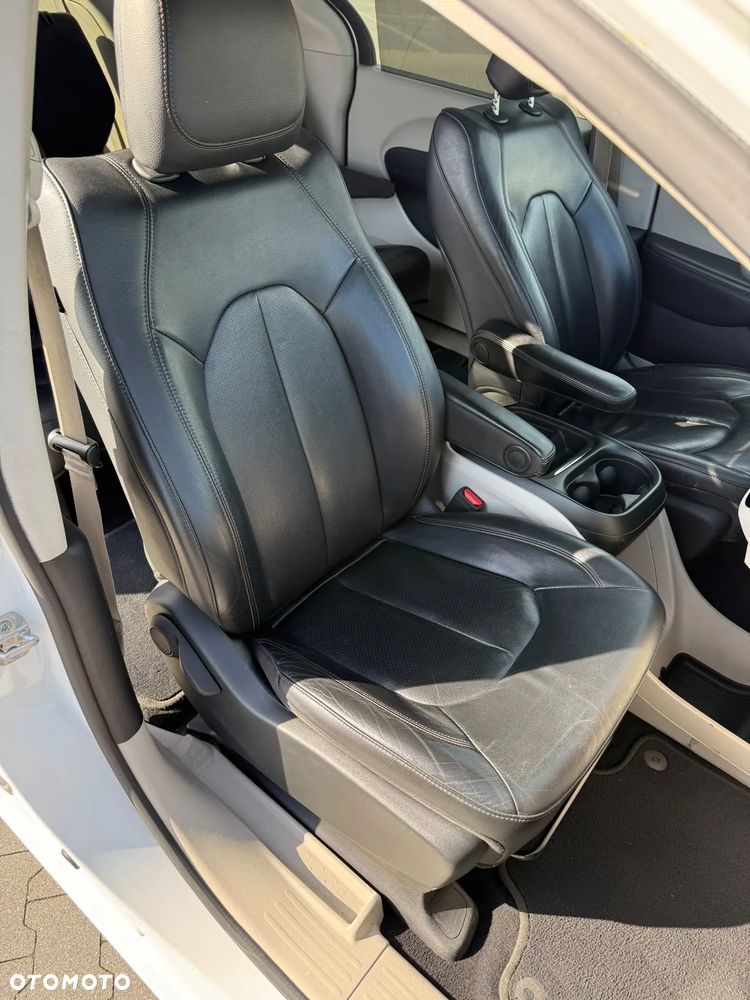 Chrysler Pacifica - 14