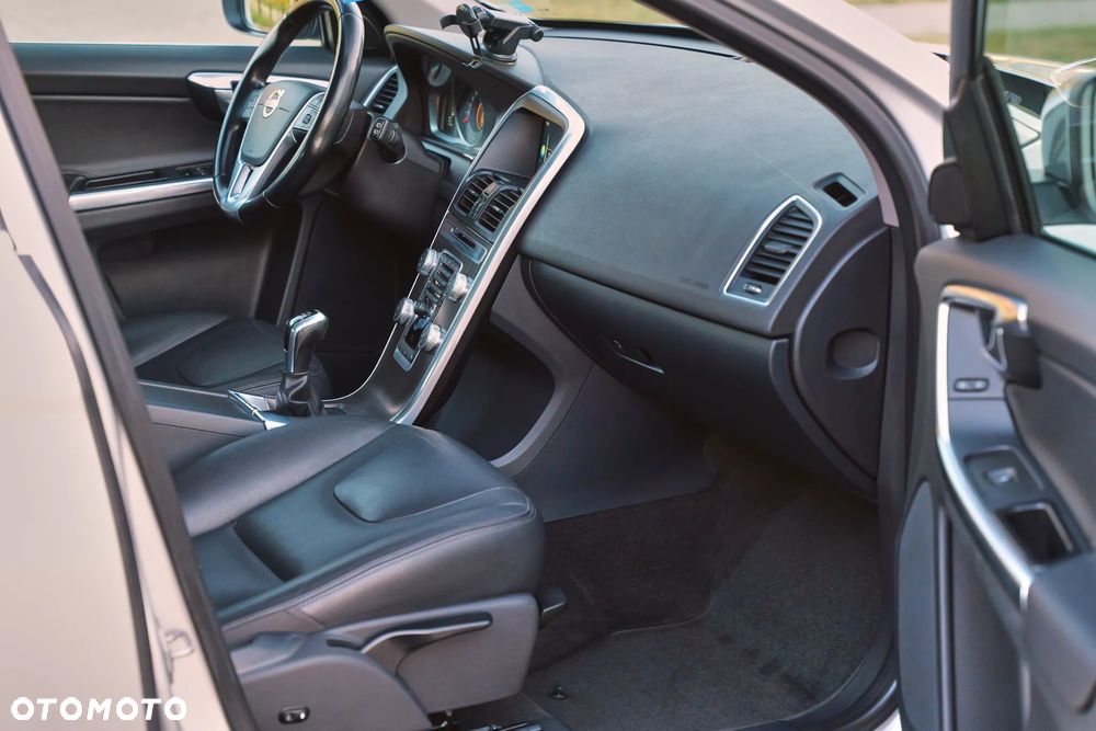 Volvo XC 60 D4 Momentum - 27