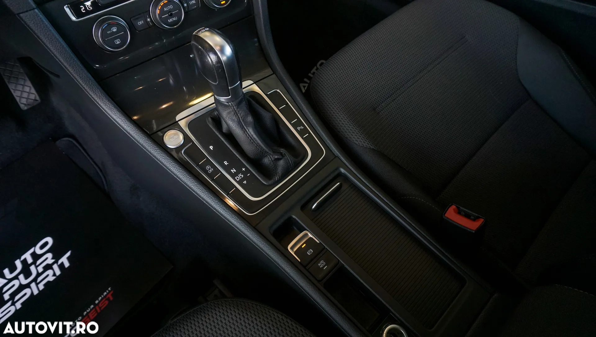 Volkswagen Golf 1.6 TDI DSG Comfortline - 18