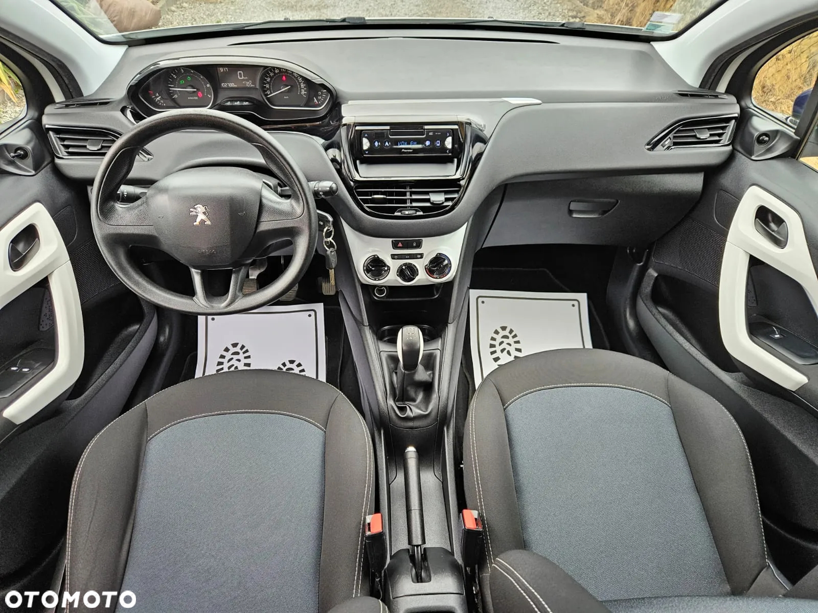 Peugeot 208 - 16