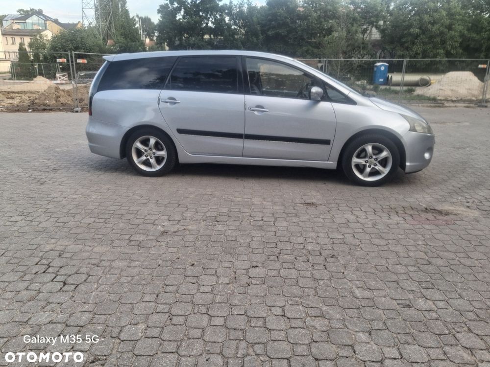 Mitsubishi Grandis - 2