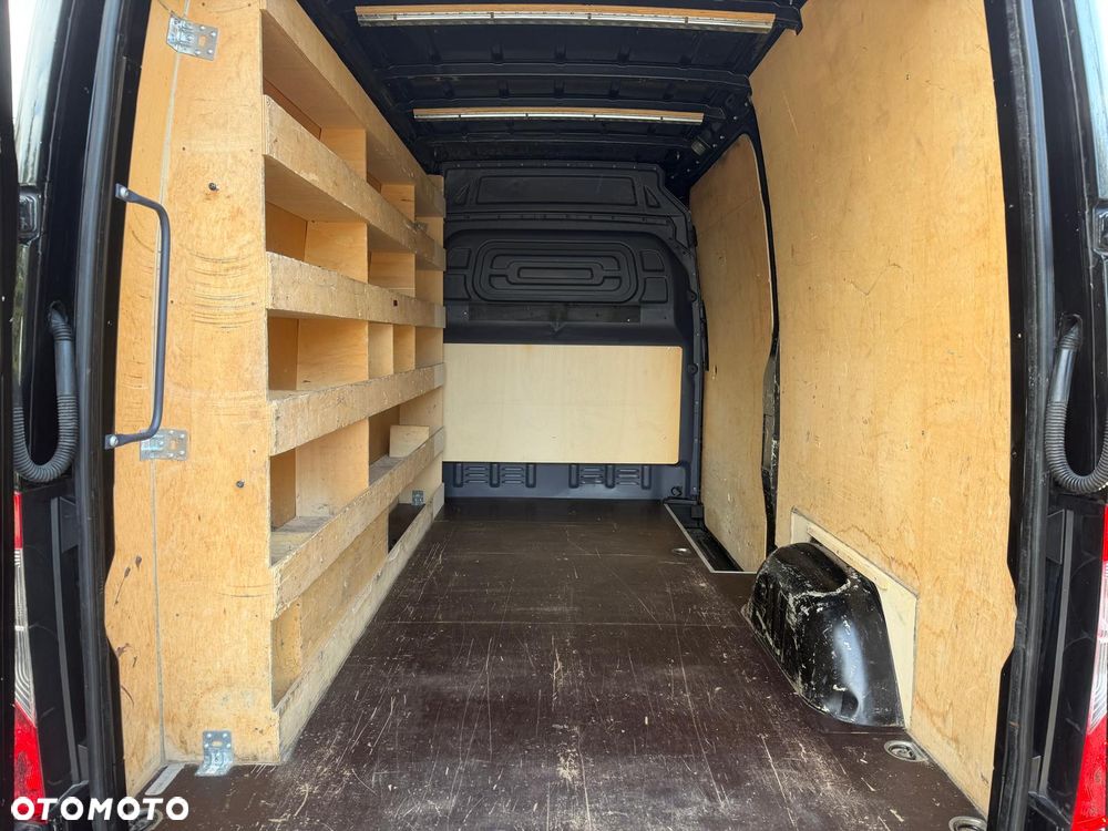 Mercedes-Benz Sprinter - 13