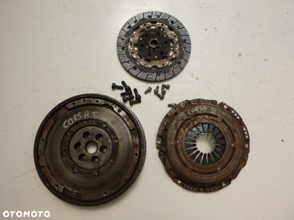 Opel Corsa D 1,3 CDTI sprzęgło koło dwumasowe 55556925 - 1