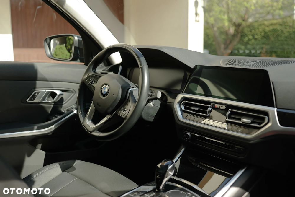 BMW Seria 3 320i GPF Sport Line - 23