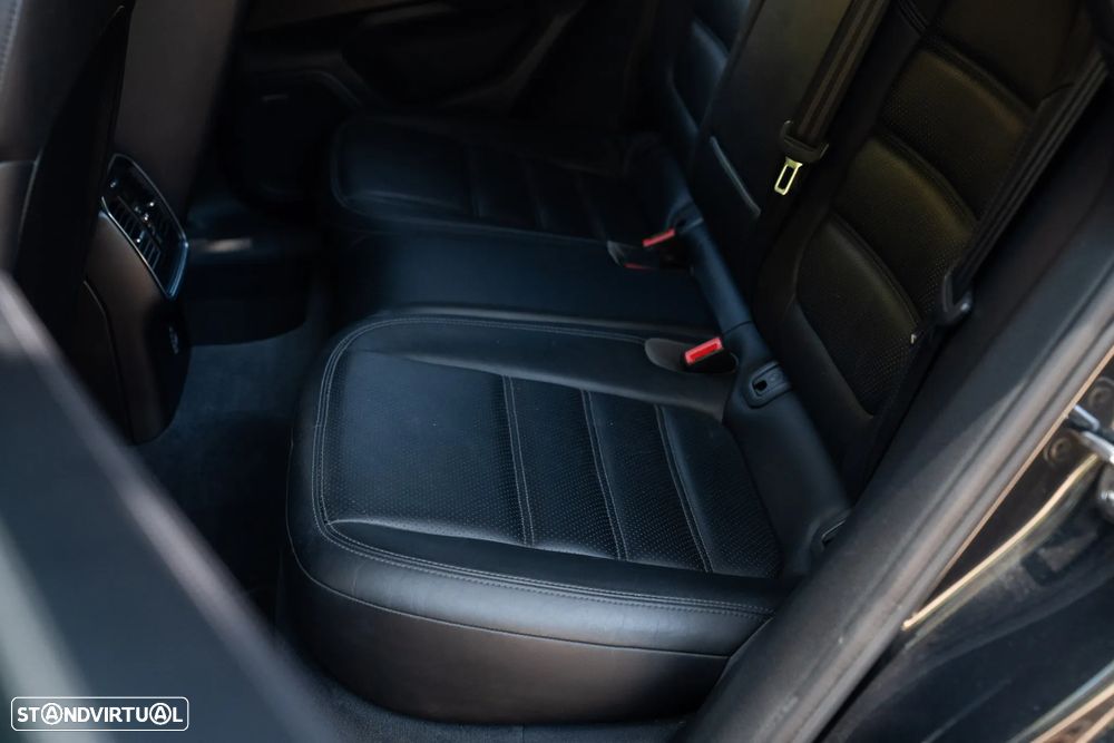 Porsche Macan Turbo - 30