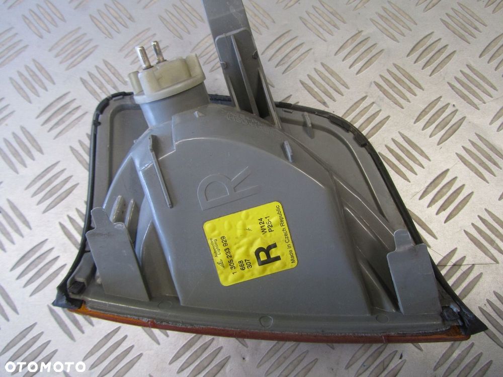 KIERUNKOWSKAZ DO MERCEDESA 1248200543 - 2