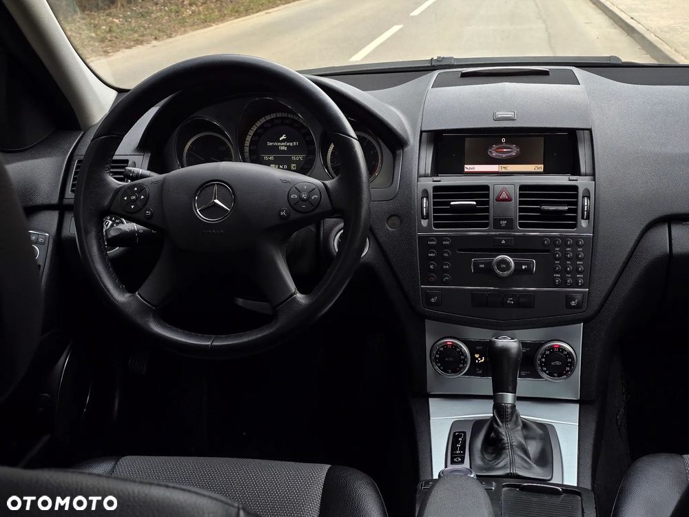 Mercedes-Benz Klasa C 180 CGI Automatik BlueEFFICIENCY Avantgarde - 28