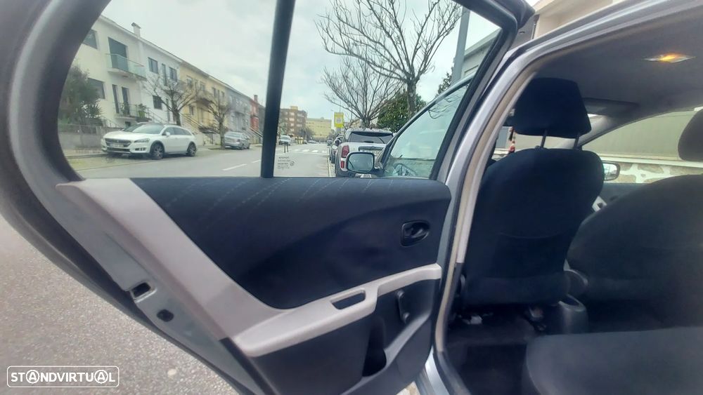 Toyota Yaris 1.0 VVT-i Sol - 23