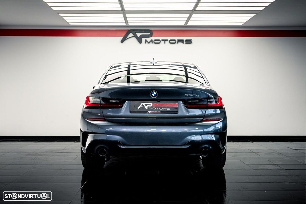 BMW 330 e iPerformance Pack M - 11