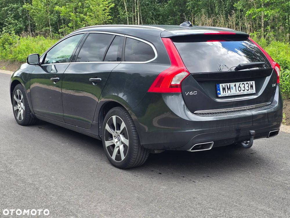 Volvo V60 D6 AWD Plug-in Hybrid Summum - 24