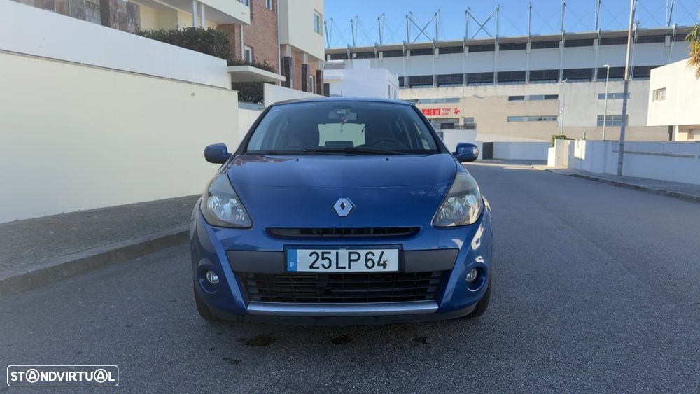 Renault Clio 2011 photo 2