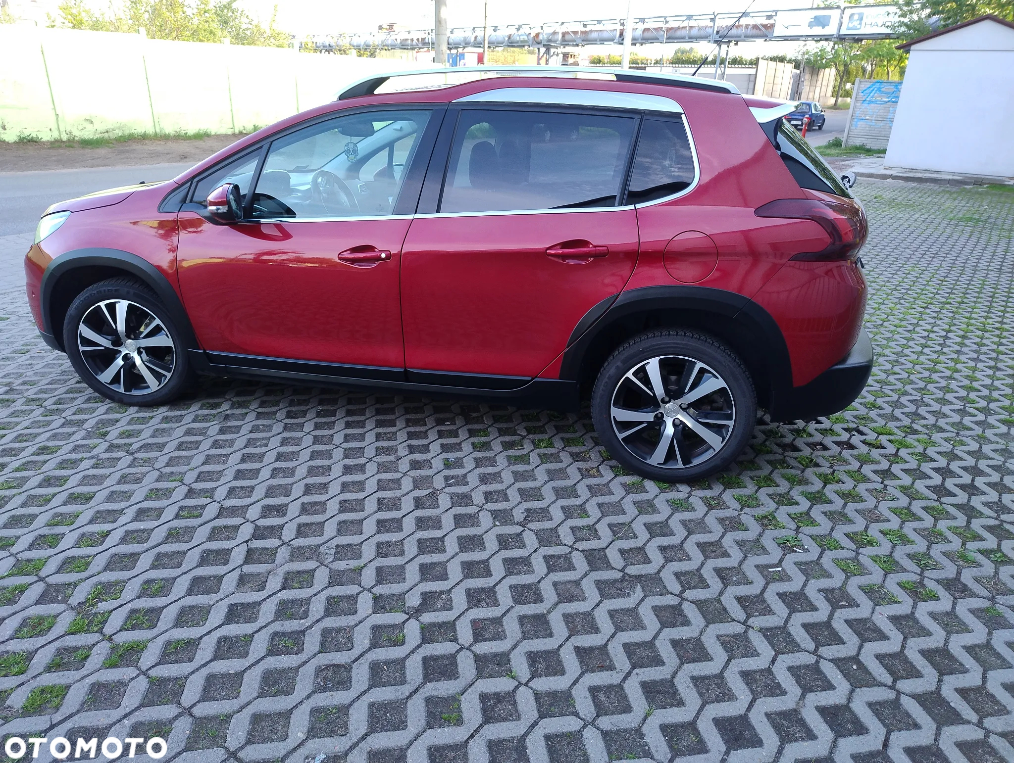 Peugeot 2008 1.2 Pure Tech GPF Allure S&S - 4