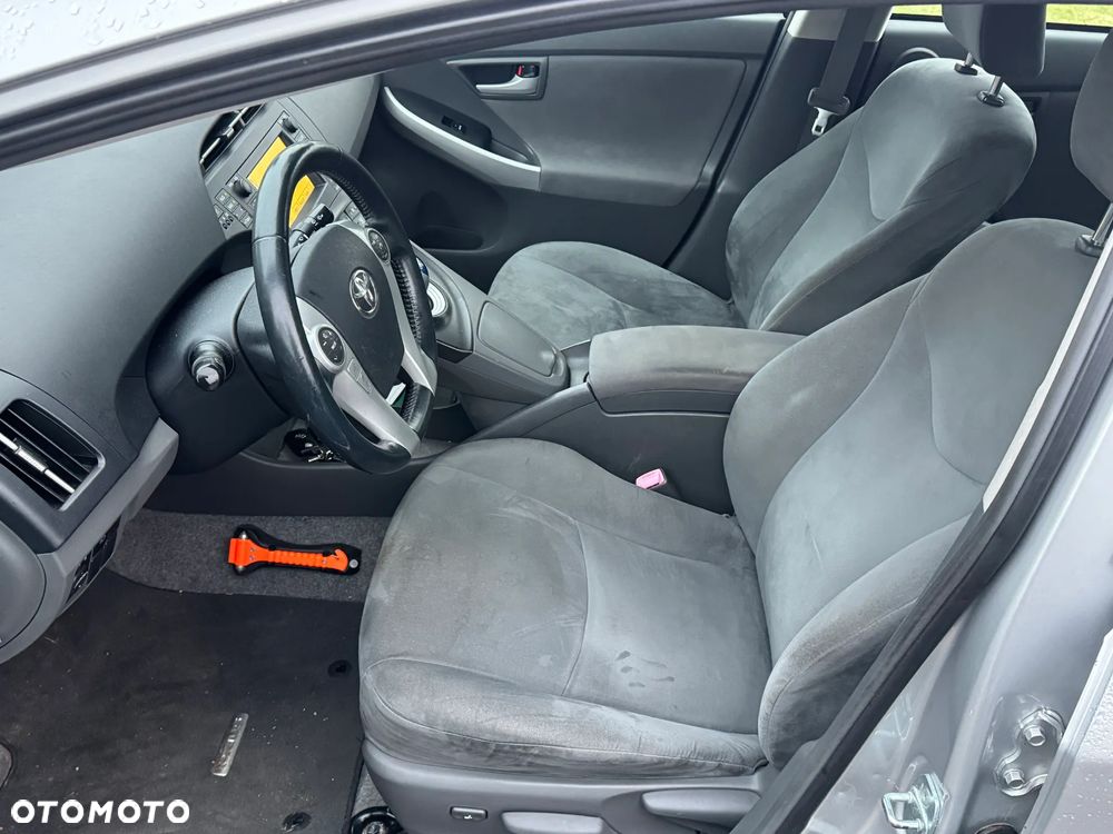 Toyota Prius (Hybrid) Comfort - 11