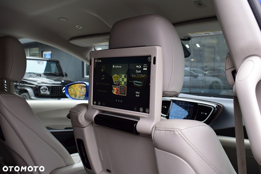 Chrysler Pacifica - 16