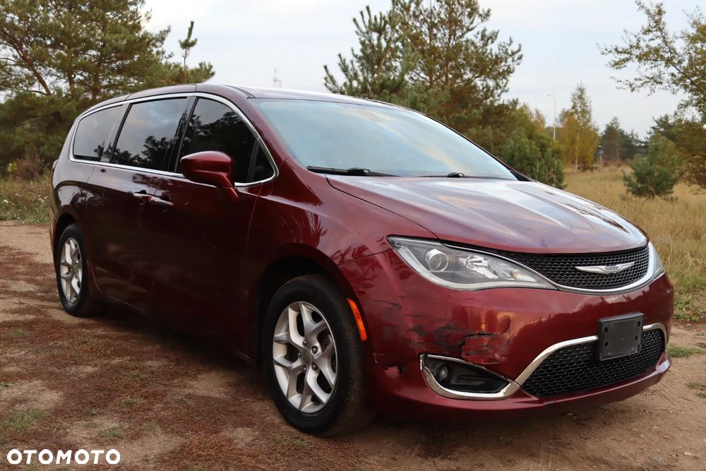 Chrysler Pacifica - 5