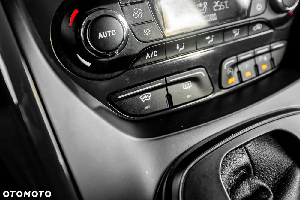 Ford Kuga 1.6 EcoBoost 4x4 Titanium - 33